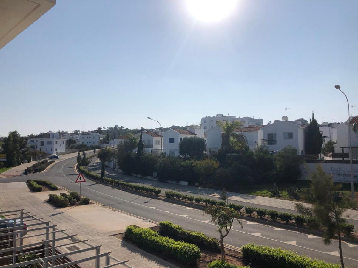 Sunny Holiday By Konnos Paralimni Esterno foto